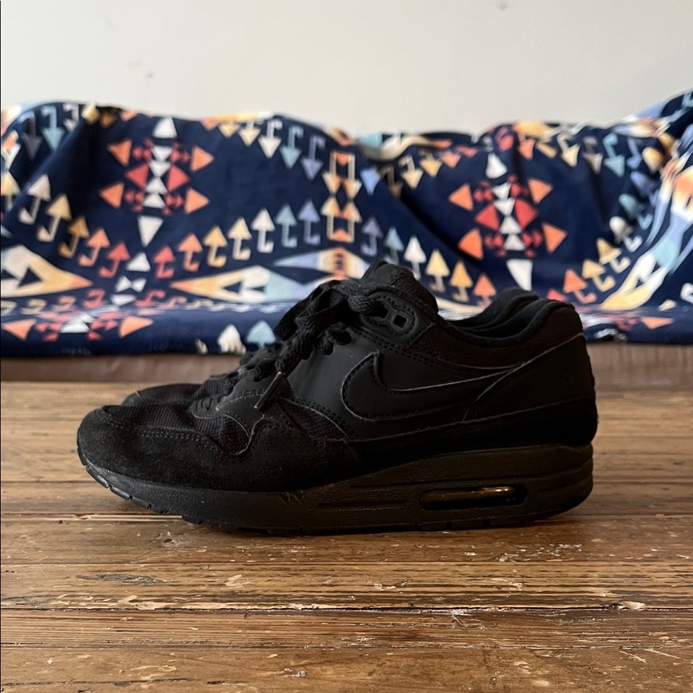 Used Women's Nike Air Max 1 Triple Black Size 7(24cm)